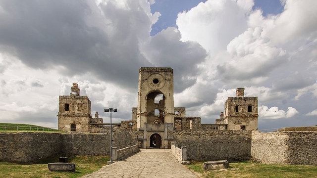Ruiny Zamku Krzyżtopór w Ujeździe